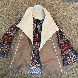 Vest with bell sleeve shirt